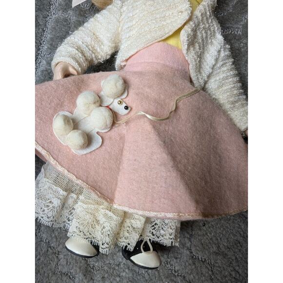 Geppeddo Porcelain Kissing Dolls JOHNNY & SUZY 1950's Sock Hop Style Ltd Edition - Picture 9 of 12